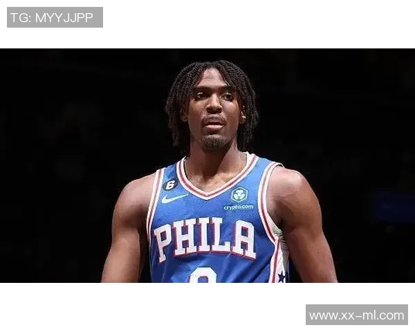 马克西半场表现出色10投6中砍下18分3篮板4助攻尽管有4次失误依然贡献良多